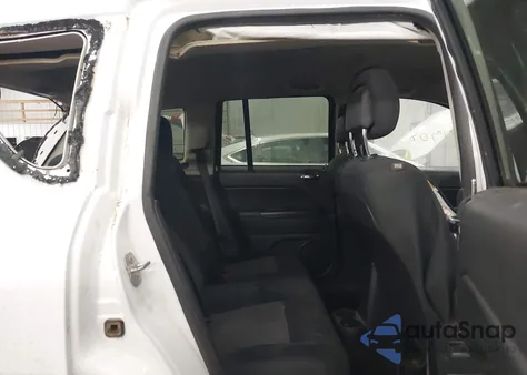 2016 Jeep Compass Sport z USA, uszkodzony, nr VIN 1C4NJDBB4GD637856